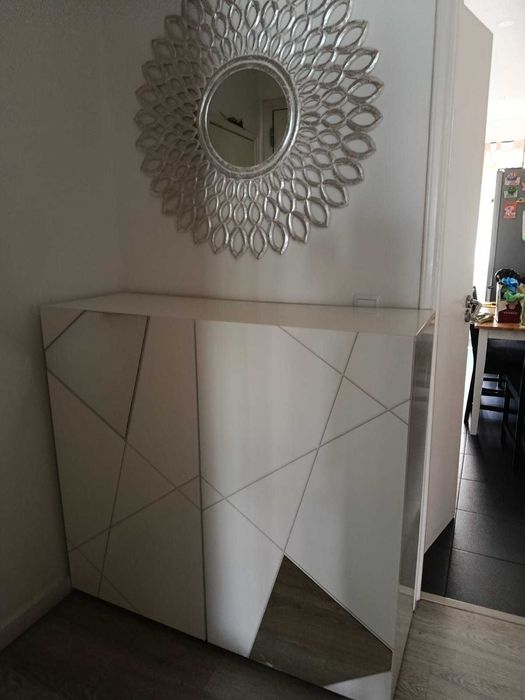 Móvel de entrada / Aparador moderno branco com espelho