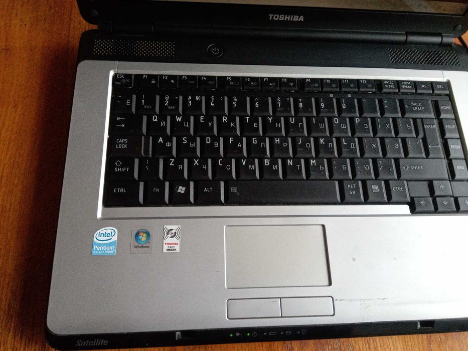 надежный полностью рабочий ноутбук Toshiba Satellite в отличном состоянии