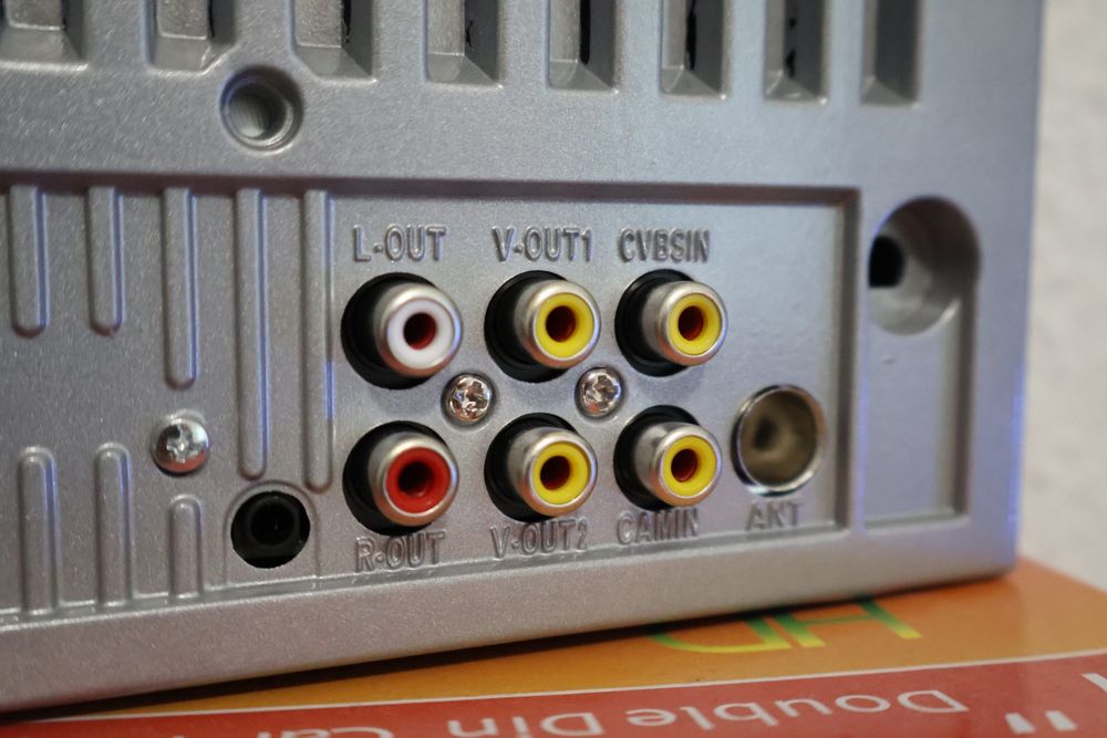 Rádio 2 DIN com Ecrã Tátil