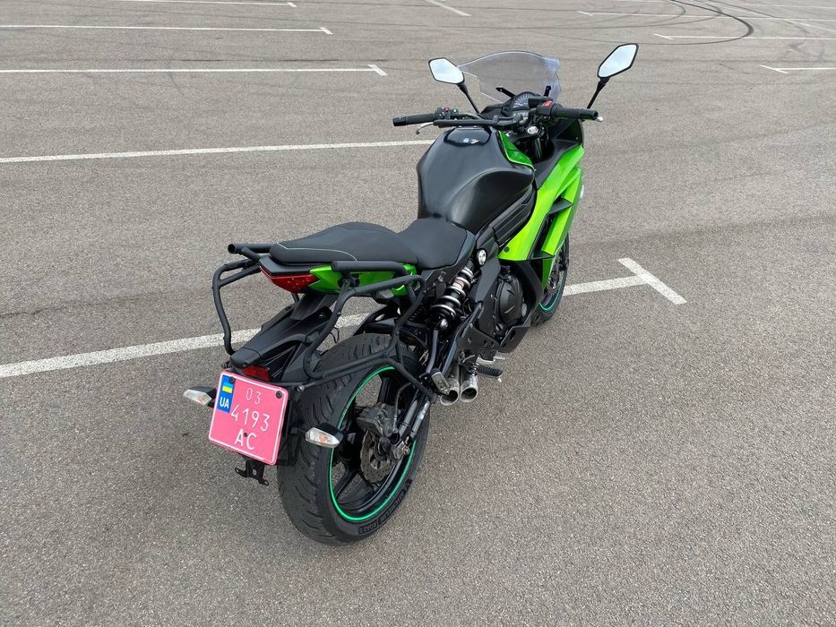 Kawasaki ER-6F на документах