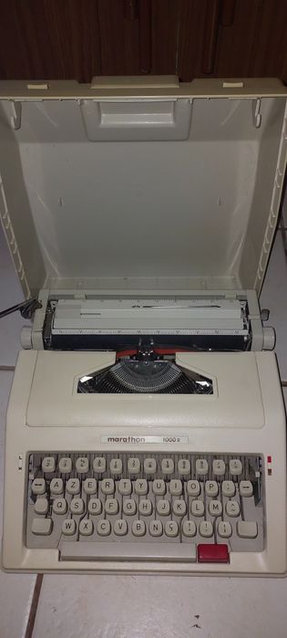 Máquina de escrever Marathon 1000R