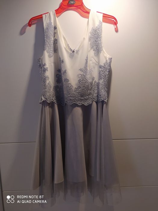 Piekna sukienka szara, siwa tiulowa, wizytowa 44