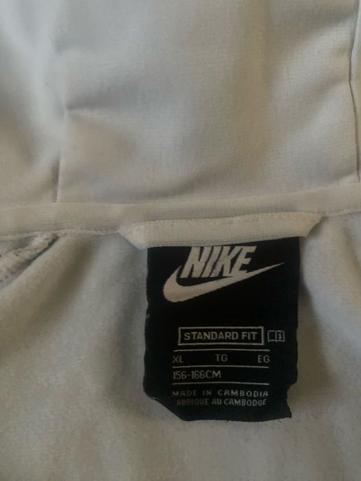 Nike вітровка з капюшоном чорно-біла