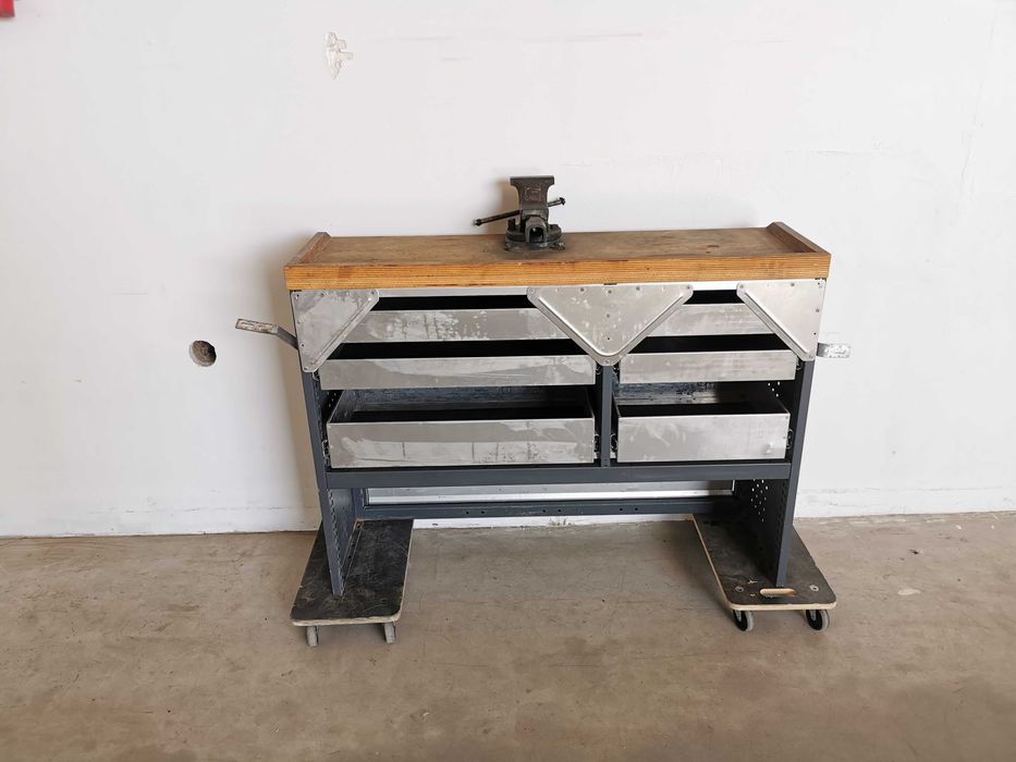 Szafka regał z szufladami na narzędzia do warsztatu garażu kampera bus