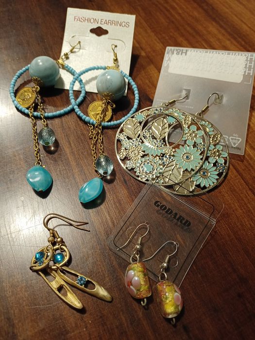 Zestaw biżuterii , odcienie błękitów i złota , naszyjniki