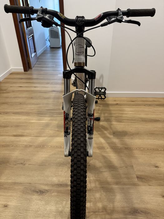Bicicleta dirt cannondale tamanho s