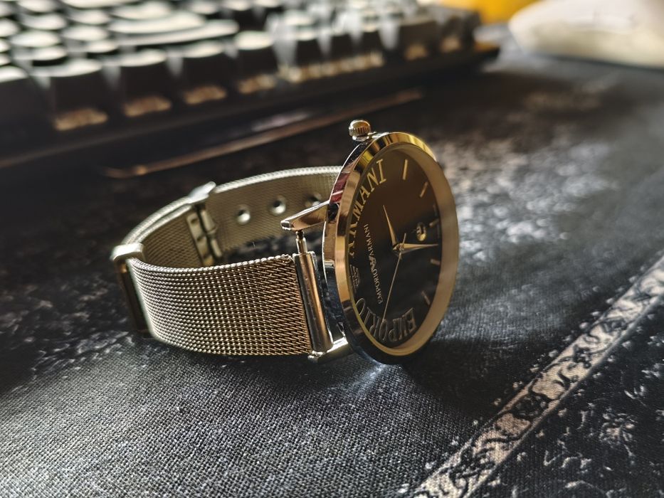 Часи Emporio Armani