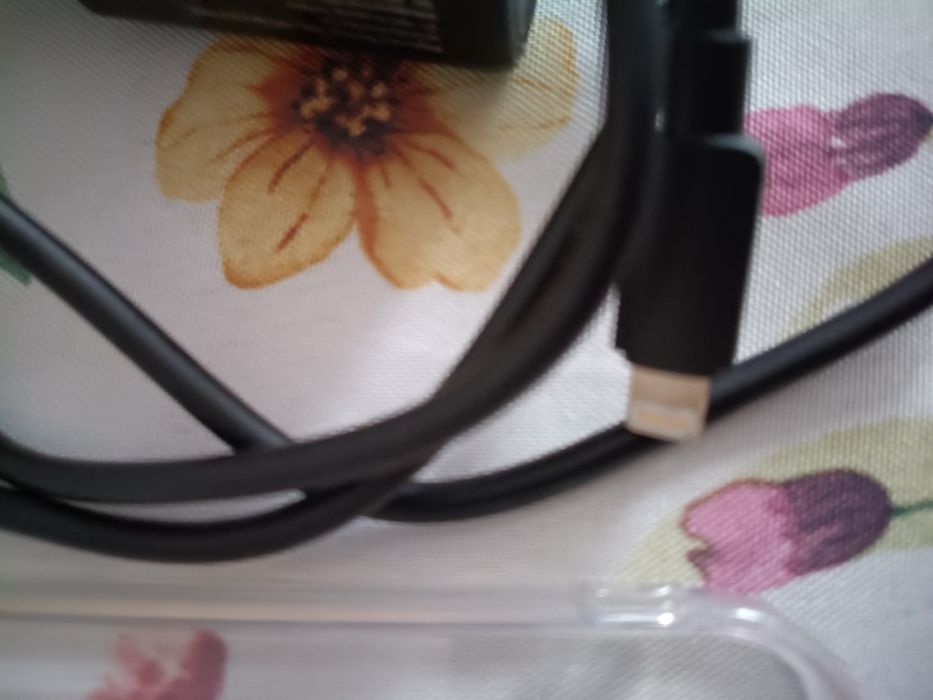 Ładowarka iPhone i kejs 13