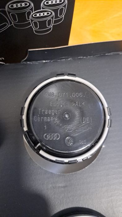 Dekielki Dynamiczne Audi Obrotowe Nakretki 4M8071006A NOWY KOMPLET A3 A4 A5 A6 A7 A8 Q3 Q5 Q7 Q8