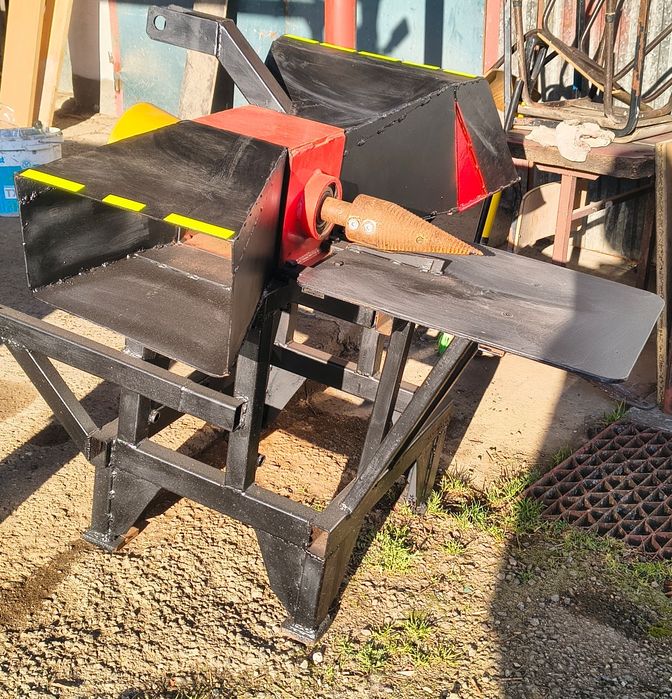 Rębak do gałęzi ze stożkiem