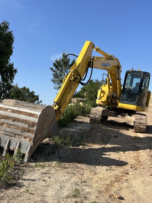 Aluguer de Mini Giratória | Trator | Bobcat | Camionete Basculante | Retro escavadora | Recolha de Entulho | Escavações | Limpeza se terrenos