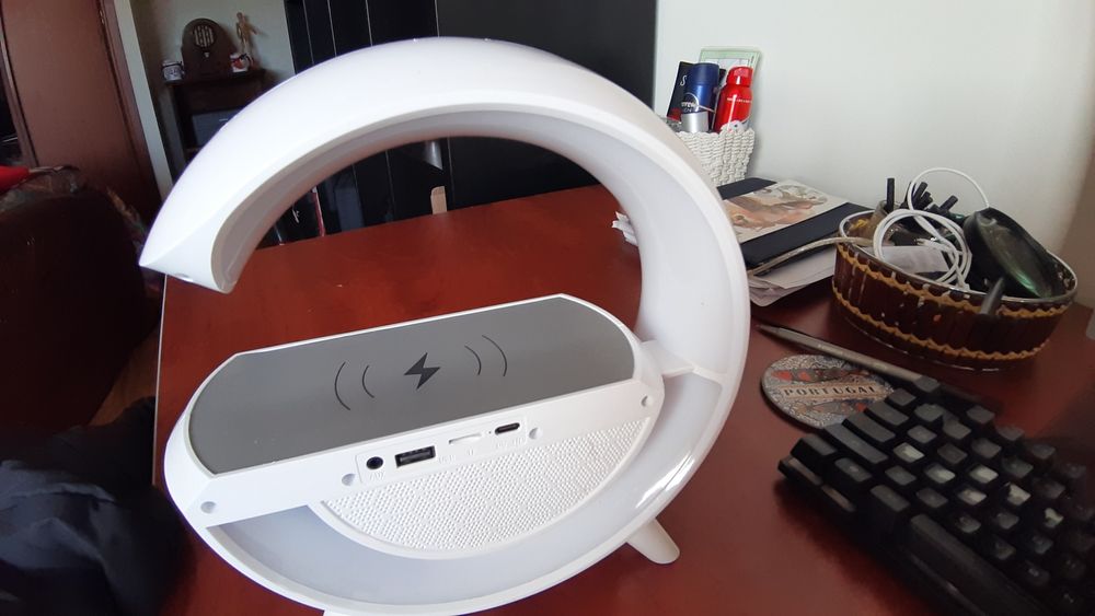 Lindo aparelho Bluetooth para escutar as suas músicas e carregar o telemóvel