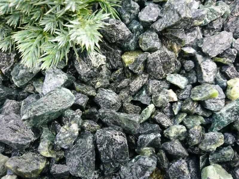 Kamień żwirek SPERPENTYNIT ZIELONY do dekoracji ogrodu rabatki KURIER