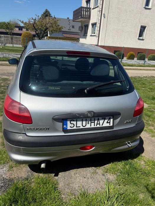 Sprzedam samochód osobowy peugeot 206