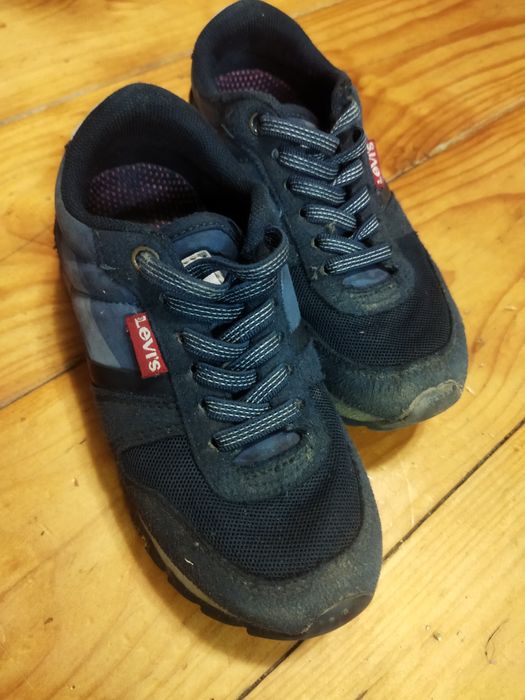 Дитячі кросівки .