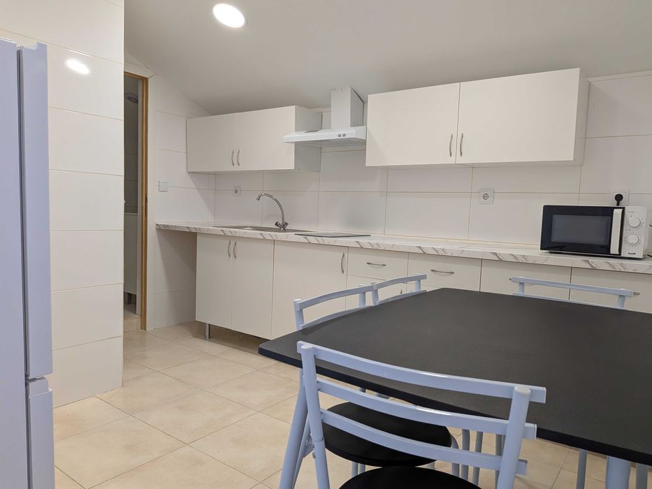 Apartamento T1 para Alugar/Arrendar a 600m da Estação de Metro Sr Roubado