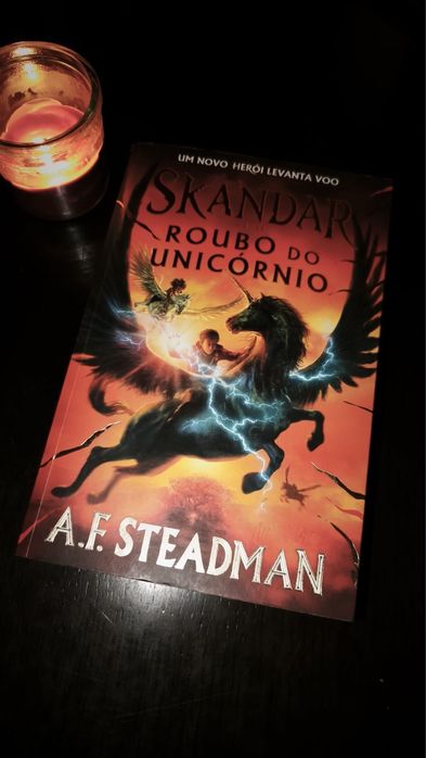 Livro: Skandar e o roubo do unicornio