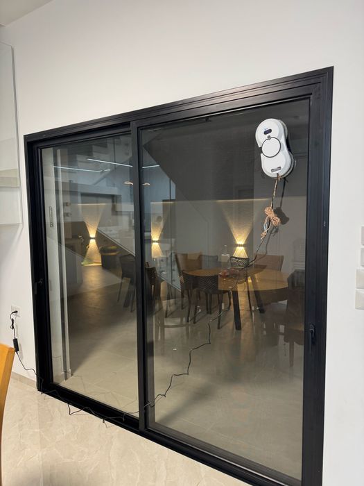 Прокат робота для мийки вікон