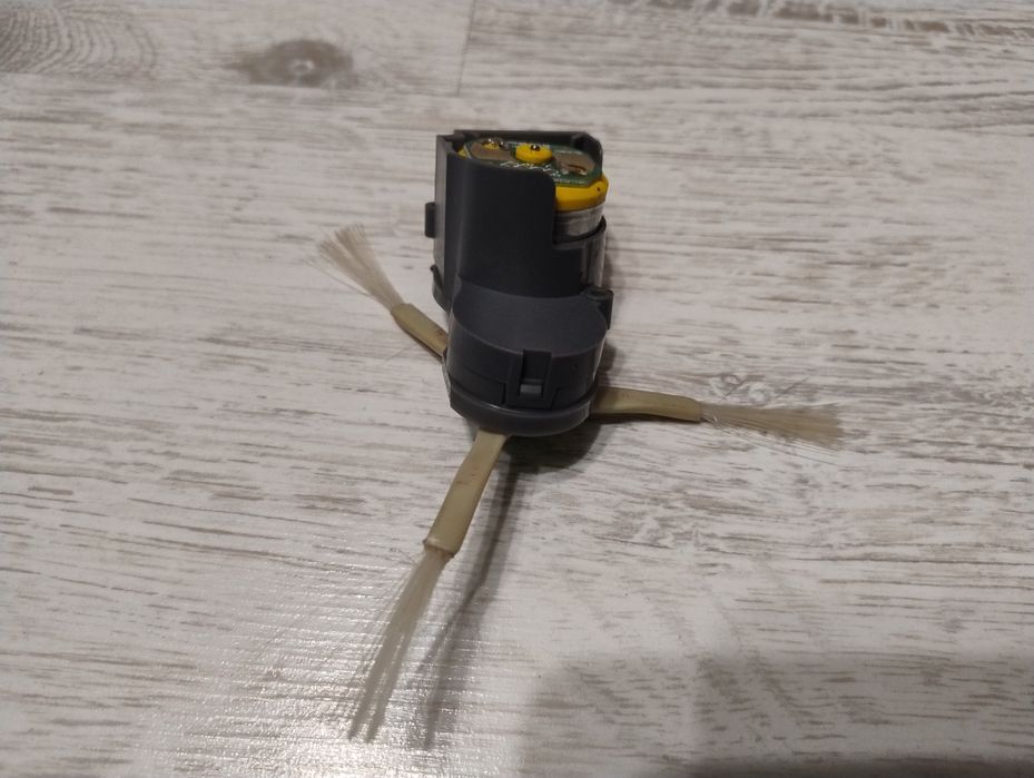 Moduł szczotki bocznej ze szczotką Irobot Roomba i3,i5.i7,e5,j5