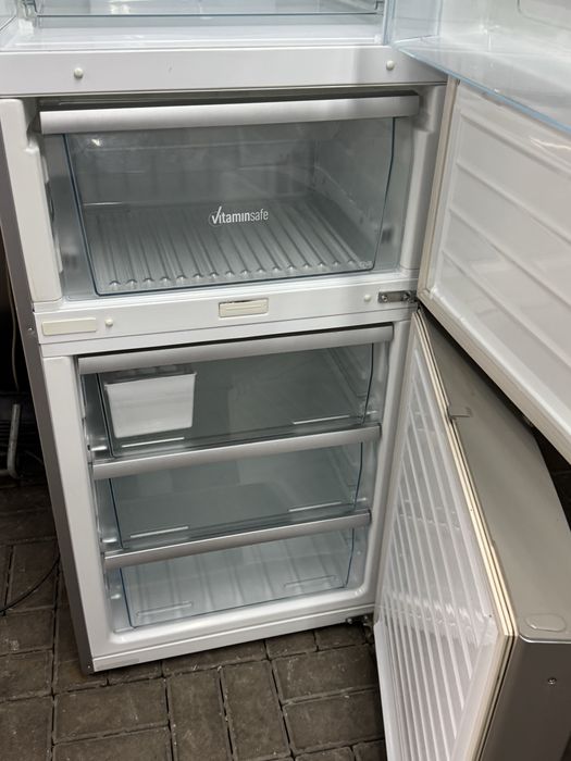 Lodówka Zamrażarkę Panasonic model NR-B32FX2-XE A++ 190 cm No-Frost