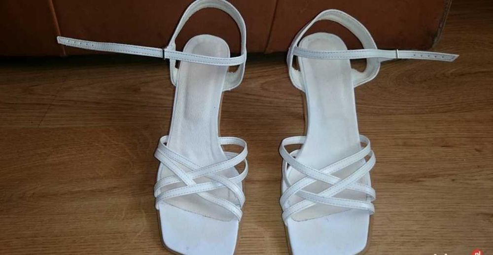 Buty białe nr 38