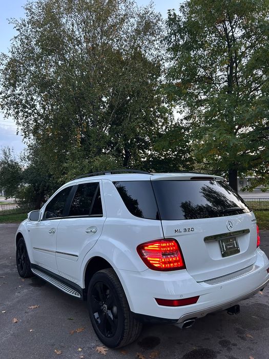 Mercedes- ML 2010рік 3.0D