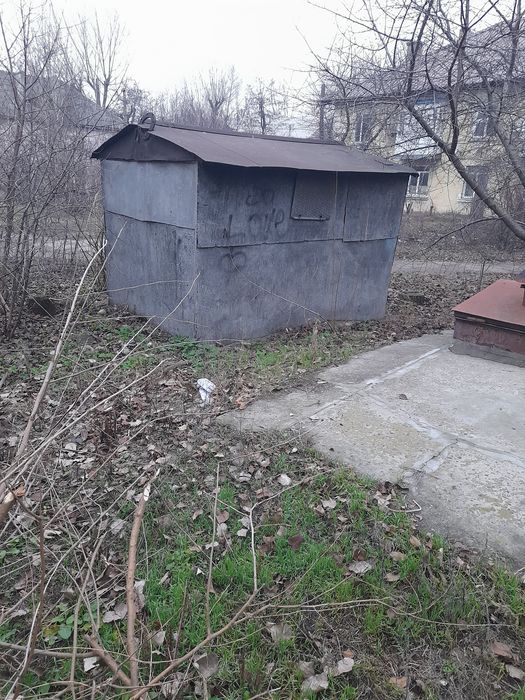 Металлический домик , гараж.