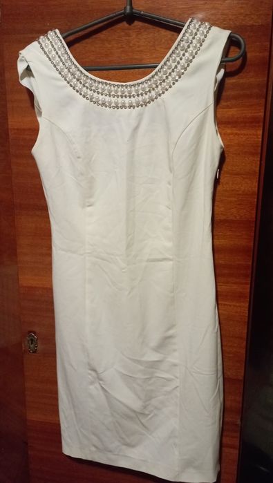 Вишукане біле плаття