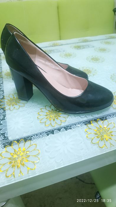 Туфли лаковые б/у,в отличном состоянии