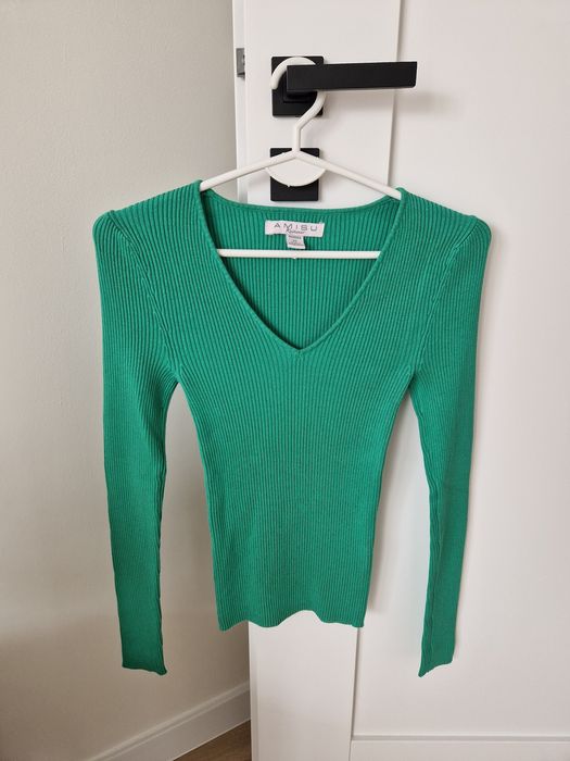 Sweterek z dekoltem w serek zielony New Yorker XS