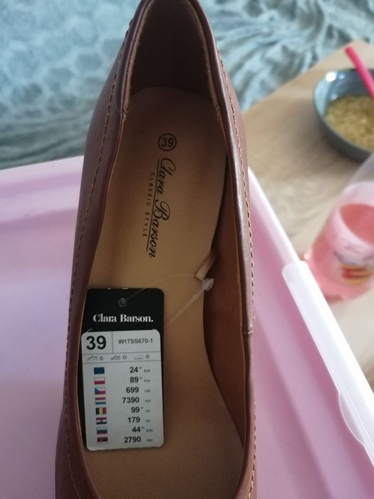 Buty na słupku r. 39 nowe