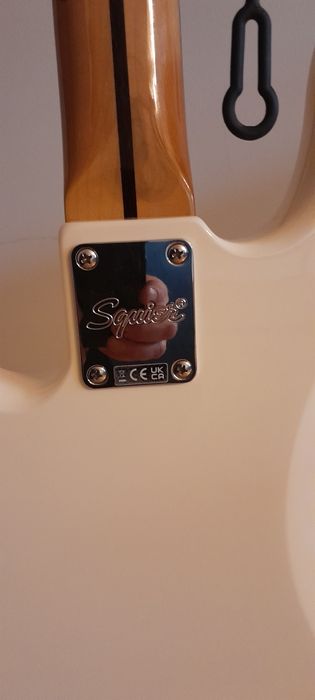 Gitara basowa fender squier precision bass.