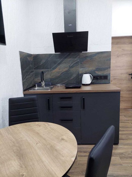 Кімната-студія подобово з власною кухнею