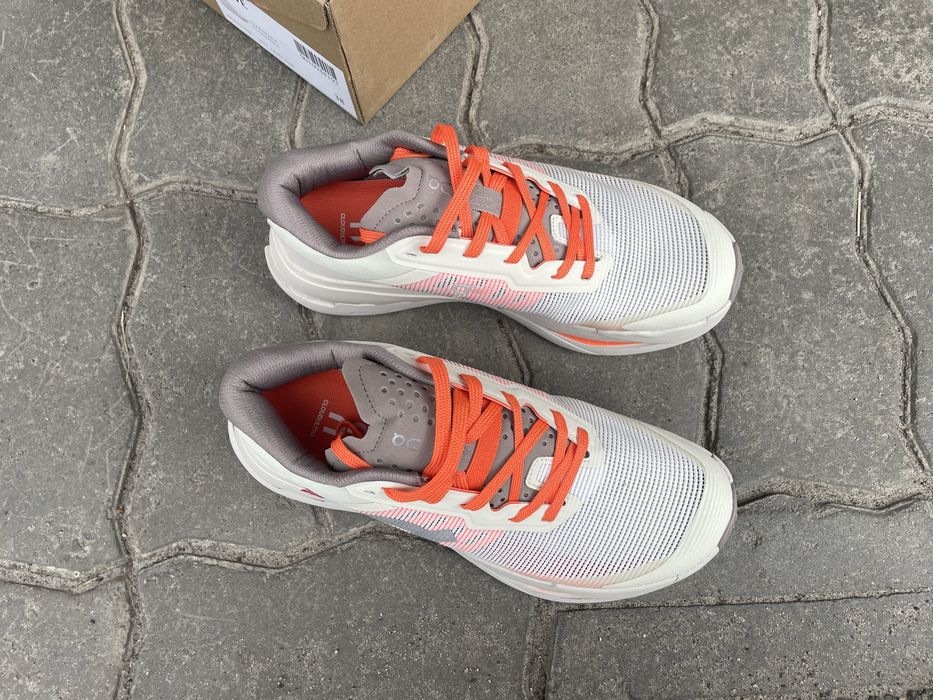 Кроссовки женские On Cloud Running Cloudsurfer next white flame 37-41