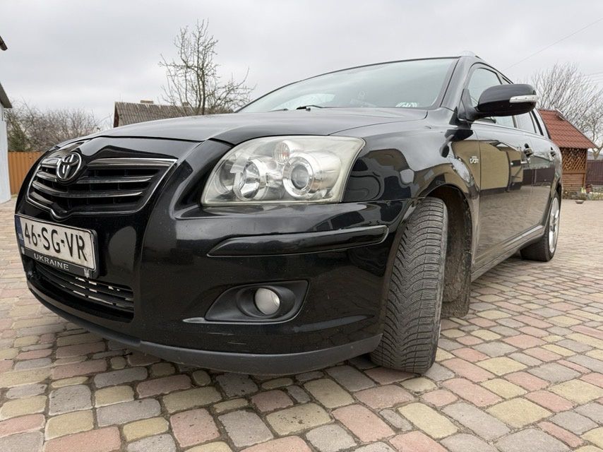 В продажі Toyota avensis