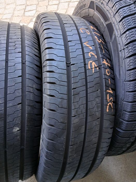 Pneus Novos 215/70R15 C Continental