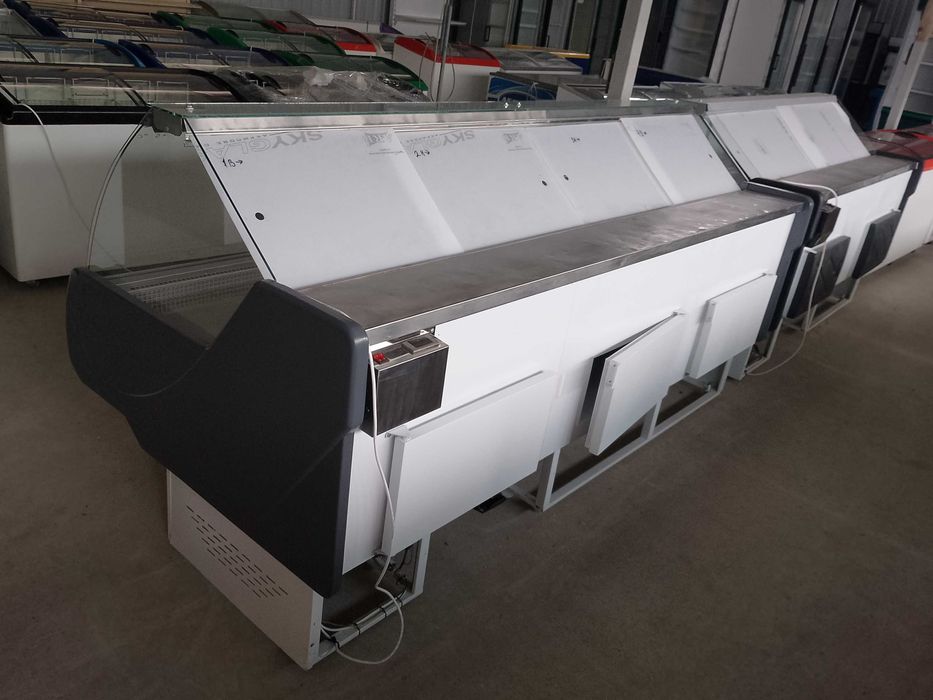 холодильная  витрина 2.5 м " Технохолод "  2 шт