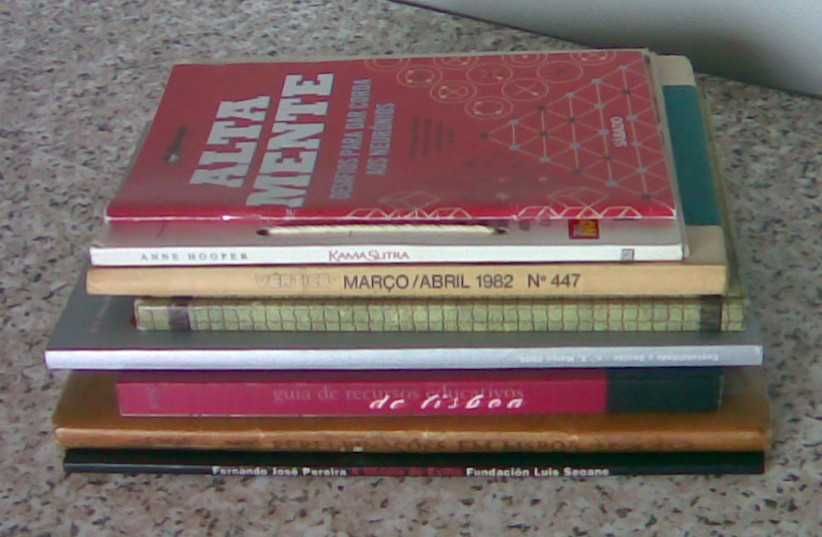 Lote com 70 livros - para desocupar - venda individual