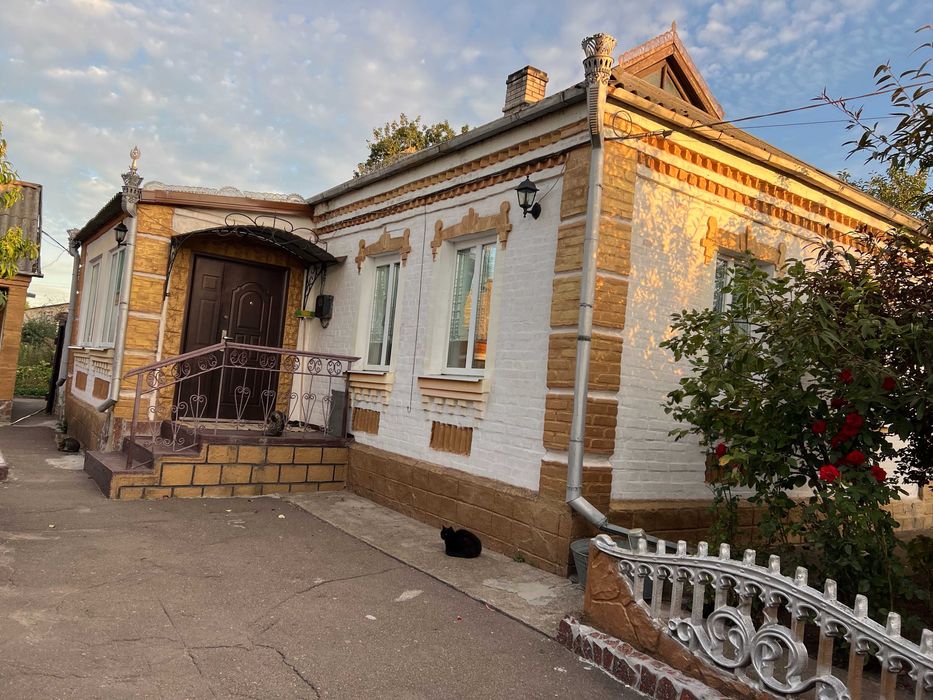 Продам будинок  м. Новоукраїнка вул. Тургенєва. 22000$(можливий торг).