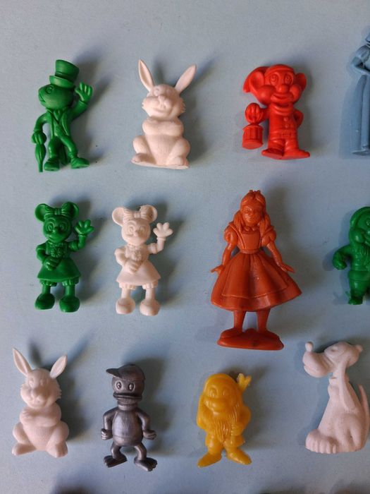 33 Bonecos monocromáticos Série WALT DISNEY . Ver fotos. Preço do lote.