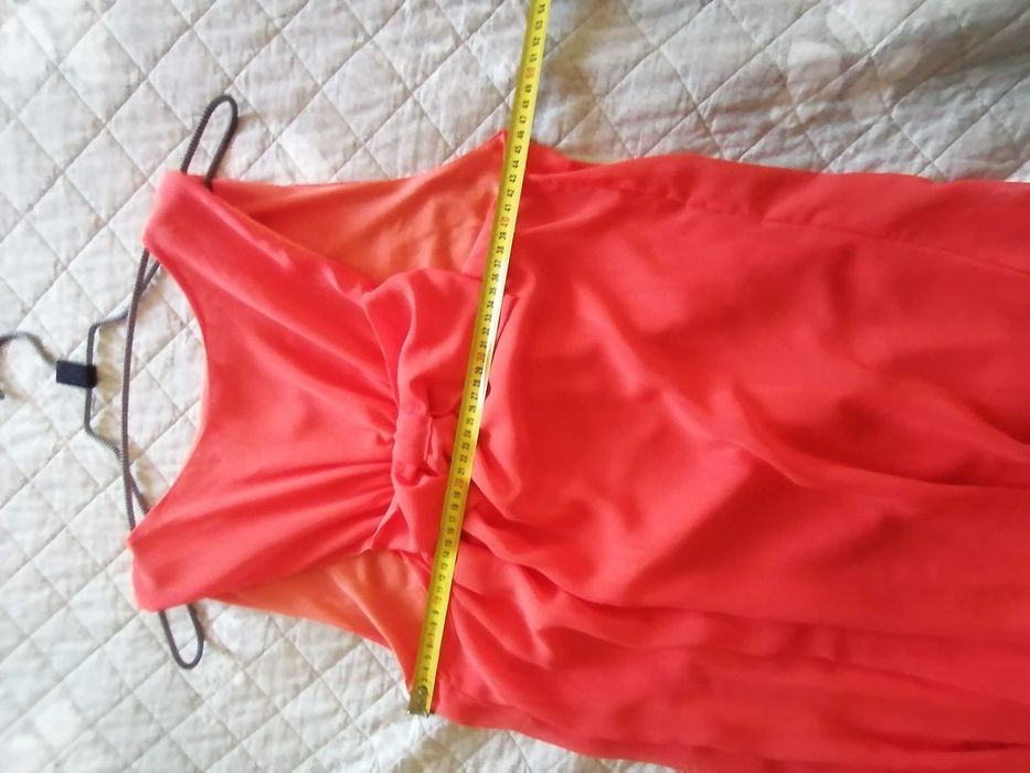Vestido curto com laço atrás