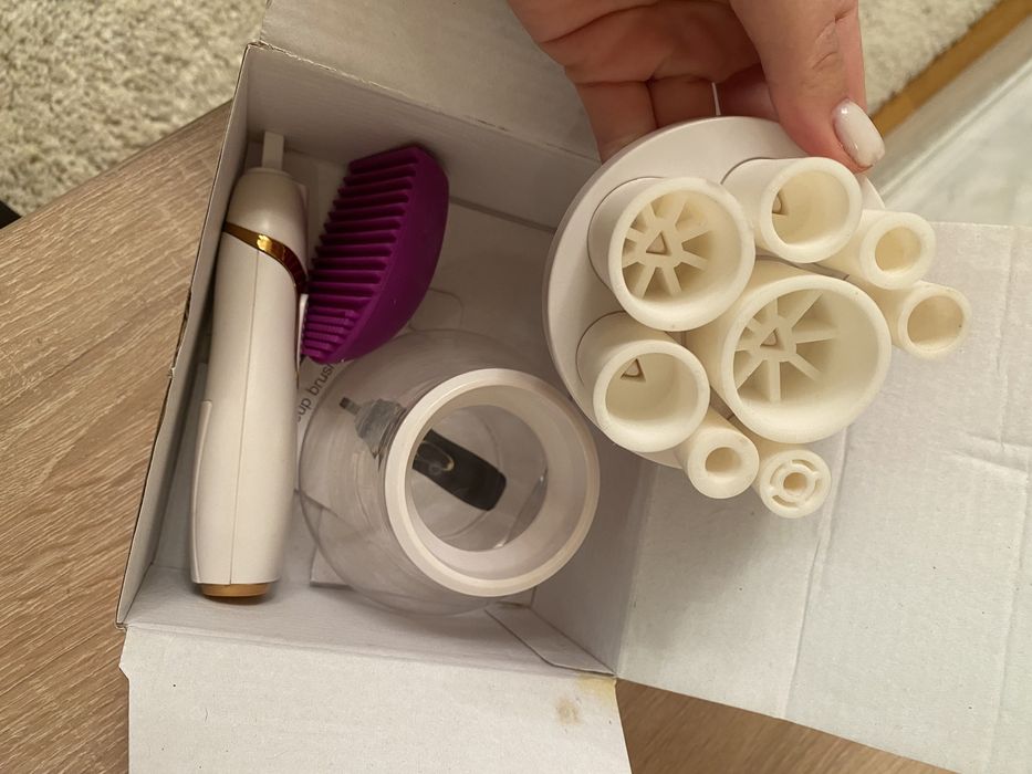 Електричний очищувач пензлів для макіяжу