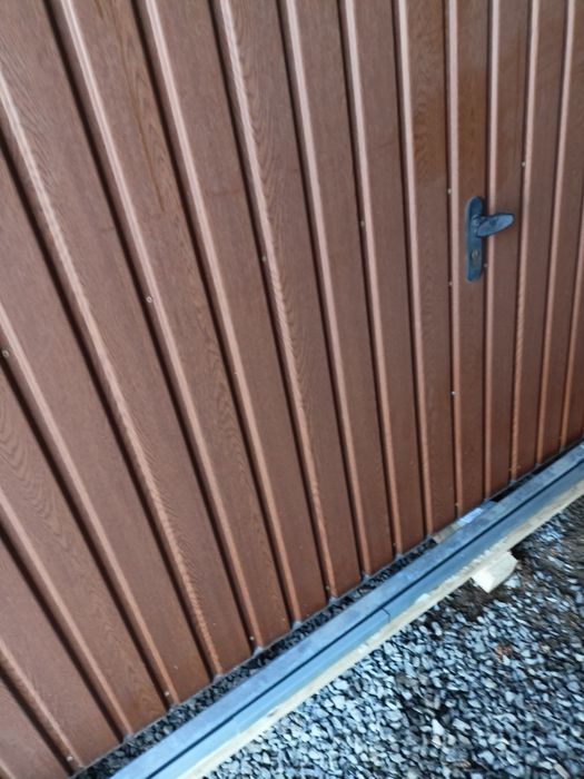 Brama garażowa uchylna ocieplana z napędem