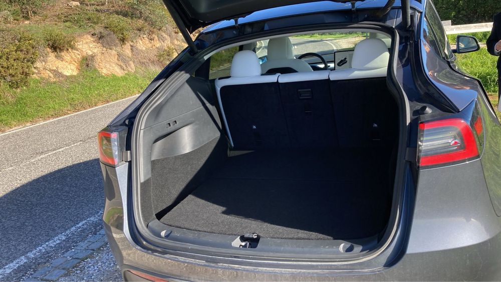 Tesla Model Y AWD Long Range