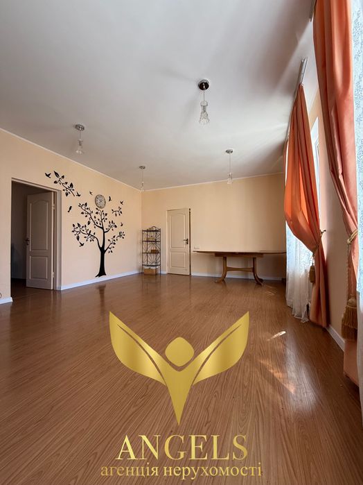 Приватний будинок в центрі: 4 спальні/3 санвузли + робоче крило, гараж