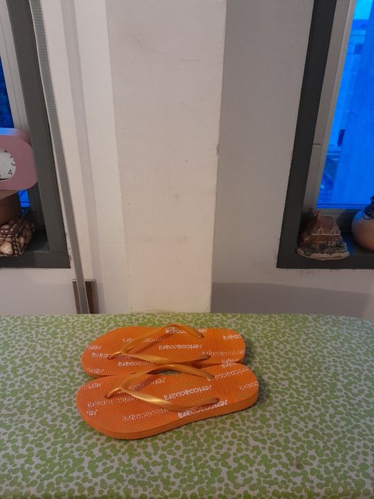 Vendo Chinelos de Senhora muito bonitos como novos