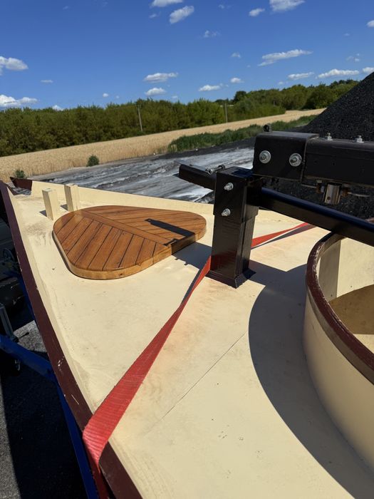 Яхта парусна моторна двух палубна с лафетом лавет катер