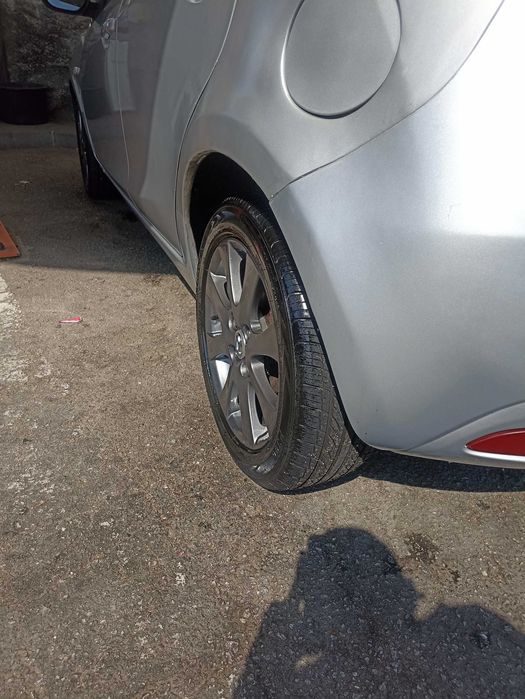 Mazda2 2008 – Econômico, Confiável