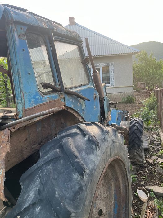 Продам трактор з прицепом