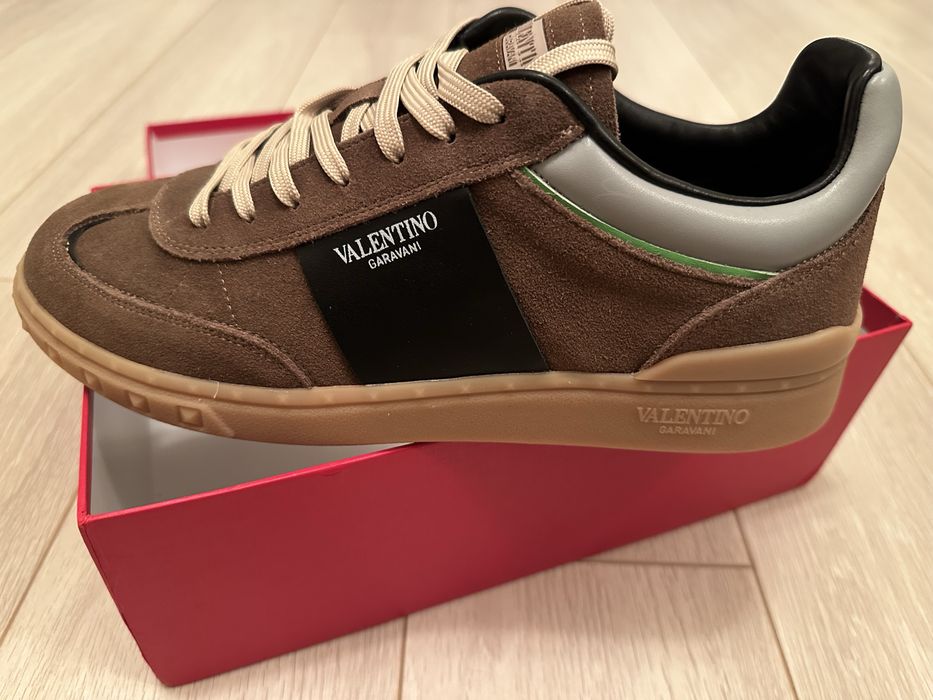 Стильні кеди Valentino